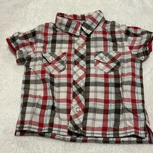 Cute collared 0-3 months polo for baby with two front pockets. Striped polo